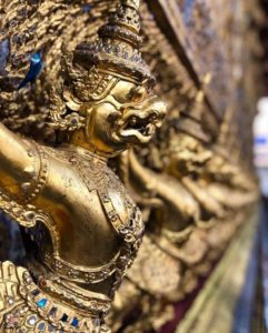 Templos e esculturas em Bangkok