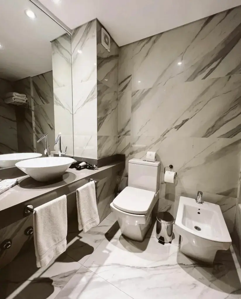 Hotel AQ Tailored